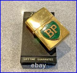 Brand New 1998 ZIPPO Lighter Very Rare GREEN BP ENAMEL EMBLEM Solid Brass Case