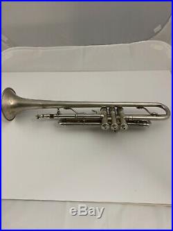 Elkhart Bb Trumpet with original case Vintage Rare in very good condition