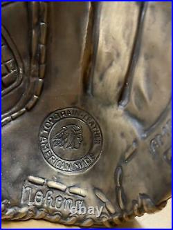 Nokona AMG 300-CW Baseball Glove Right hand Brass Store Display Very Rare Heavy